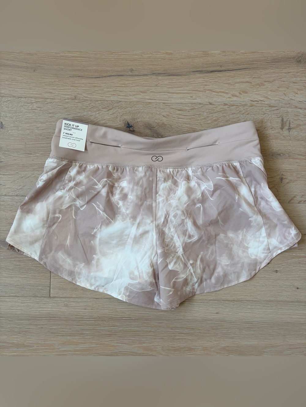 NWT CALIA Kick It Up Performance Shorts Womens Medium Pink Smoke Print 3”*J2